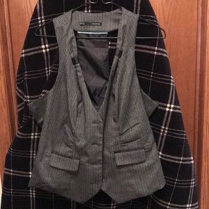 XL Maurice’s gray striped vest.